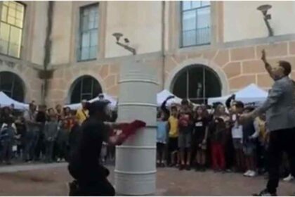 entre ellos diez niños