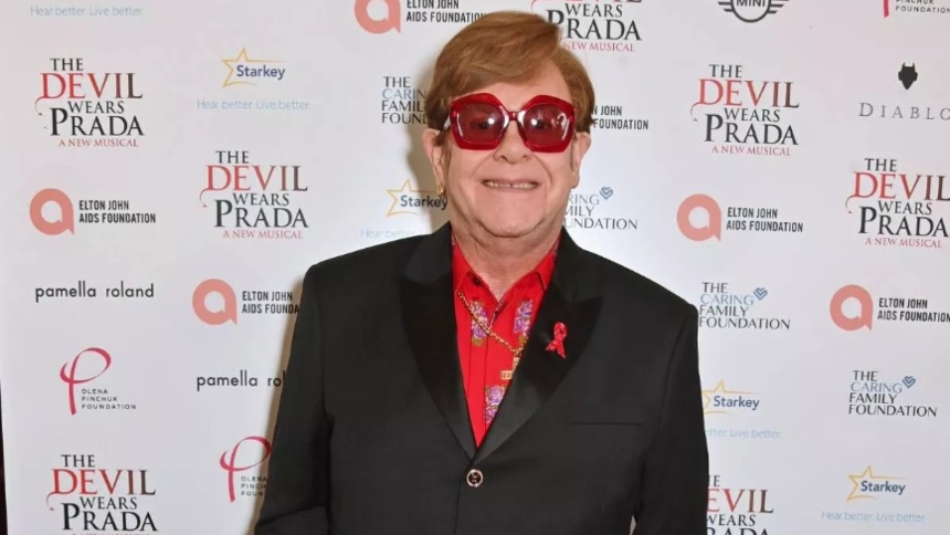 Elton John denuncia a editorial británica por revelar datos de su salud y el nacimiento de su hijo