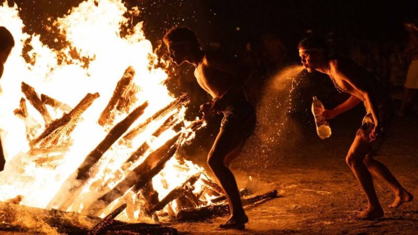 Las impactantes fotos del Baile en Candela en la Montaña de Sorte