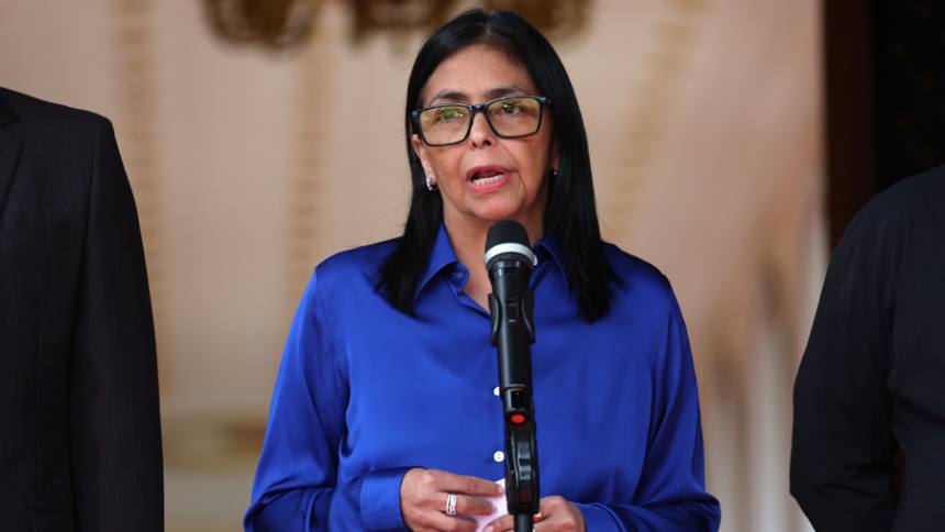 Delcy Rodríguez considera "vergonzoso" que un venezolano agradezca el ataque de EEUU