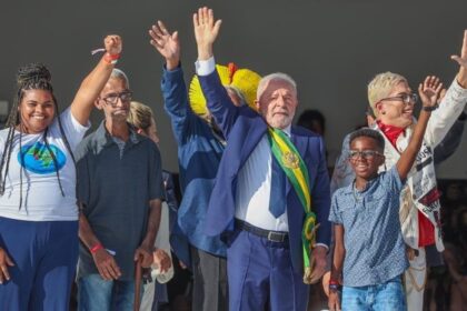 Lula lloró en su primer discurso tras asumir el poder en Brasil por tercera ocasión