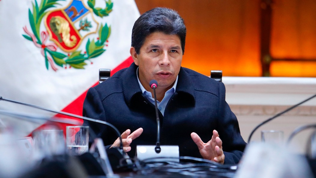 La insólita excusa que le dio Pedro Castillo a un congresista peruano sobre la polémica disolución del Parlamento