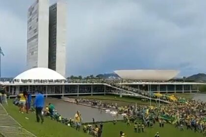 EN VIDEO | Seguidores de Bolsonaro tomán sede del congreso brasileño para exigir salida de Lula da Silva