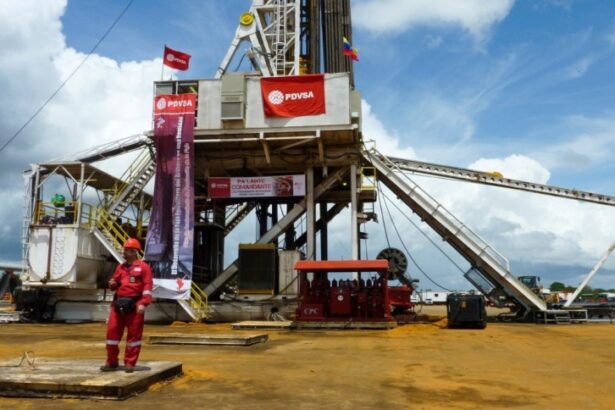 Venezuela a la espera de inversiones petroleras tras lograr su mejor producción en 7 años