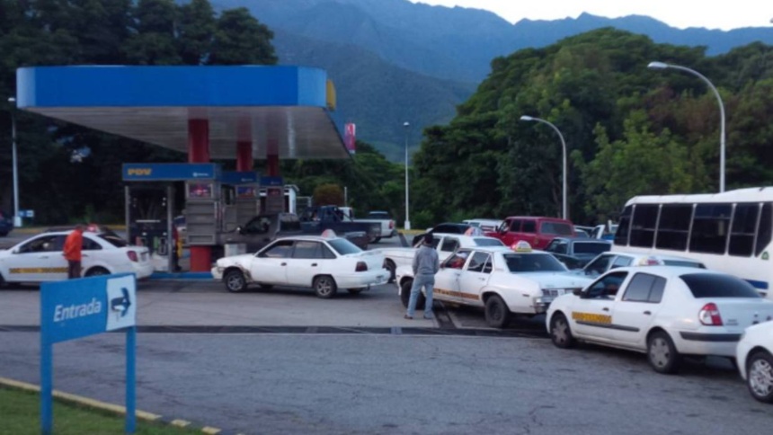 Advierten sobre mayor desabastecimiento de gasolina ante nueva parada del Centro de Refinación Paraguana