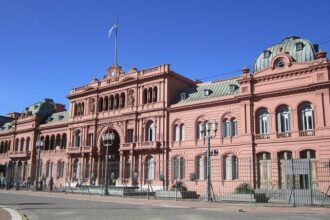 Durante primarias de este 13Ago: Desalojan palacio de Gobierno en Argentina tras amenaza anónima de bomba