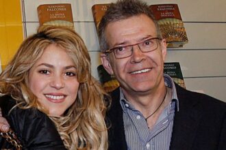 La polémica separación entre Shakira y Gerard Pique continúa y ahora envuelve a otro familiar del exfutbolista, su padre, quien le ha dedicado un estado de WhatsApp a la intérprete colombiana.