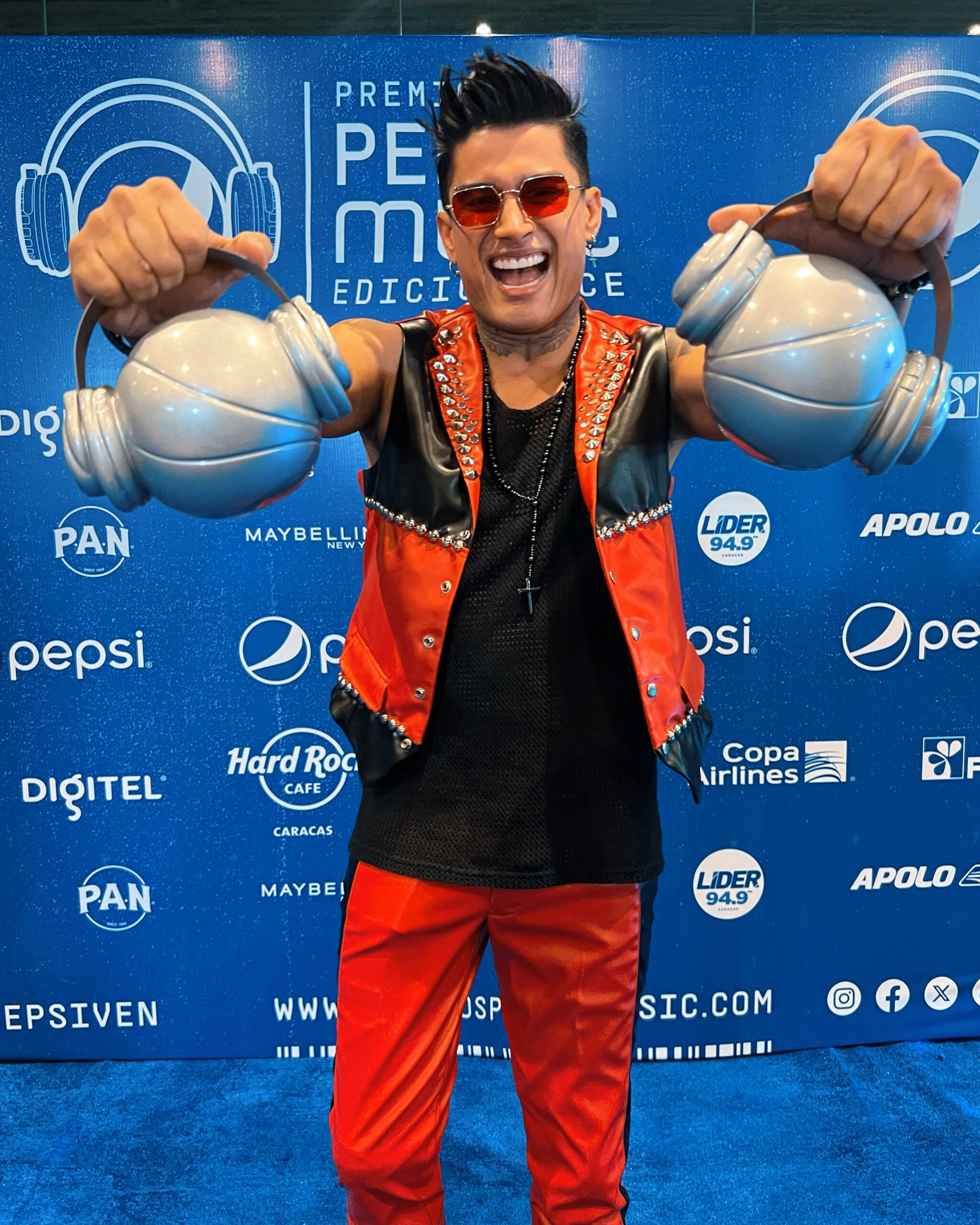 Juan Miguel Y Jerry Rivera Tema Del Año En Los Premios Pepsi 0674