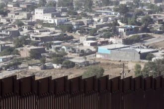 Un hombre quería migrar a EEUU y le costó la vida, el migrante murió después de caer de la valla fronteriza con México.