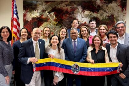 Brian Nichols, subsecretario de Estado de EEUU, se reunió este martes 30 de abril con miembros de la diáspora venezolana en Florida.  