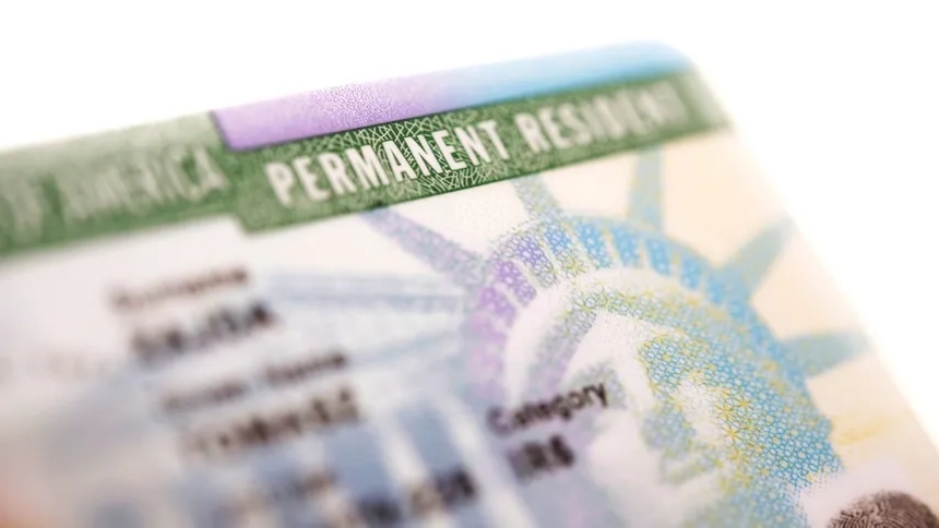 ¿Cuáles son las obligaciones que debes cumplir si tienes Green Card o podrías ser expulsado de EEUU? Como es obvio, son muchas