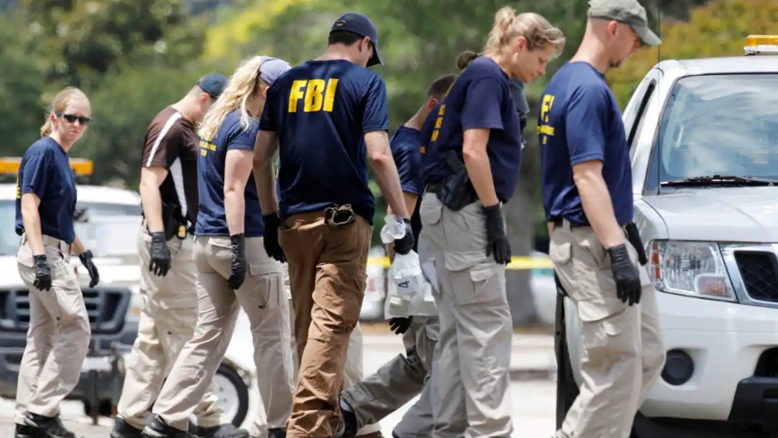 Una empleada del FBI está siendo investigada, después de que realizara un comentario polémico sobre el atentado en contra de Donald Trump.  
