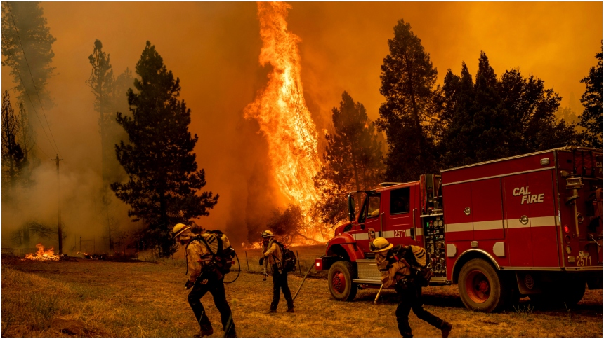 Los bomberos lograron ganar terreno este lunes, 19 de agosto, contra el cuarto megaincendio registrado en California (EEUU).  