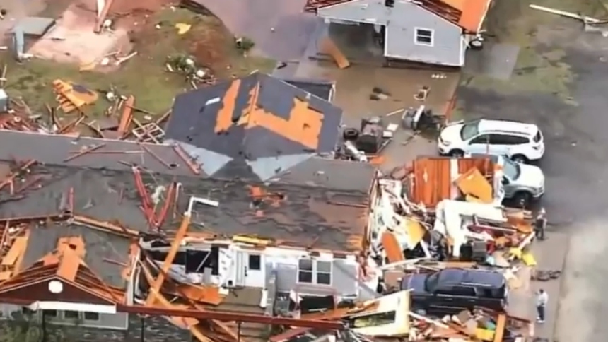 Durante cuatro horas residentes cerca de Oklahoma City (EEUU) el domingo, 3 de noviembre, fueron azotados por intensos tornados, los cuales trajeron consigo ráfagas de viento, granizo y lluvias torrenciales. 