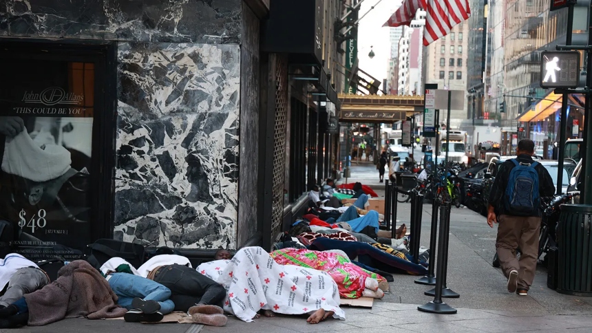 El Hotel Roosevelt, ubicado en el corazón de Manhattan (EEUU), dejará de funcionar como albergue para recién llegados y cerrará su centro de atención.  