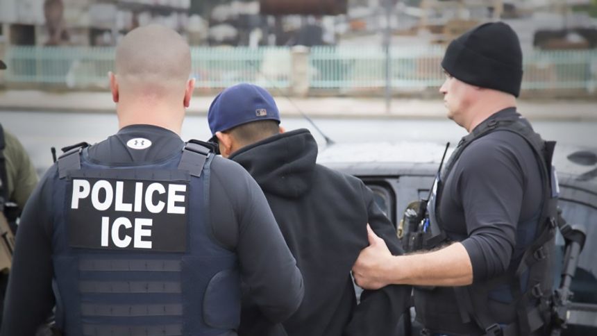 Más de 1.100 migrantes fueron detenidos en Florida con "Operación Maremoto": 48 son venezolanos