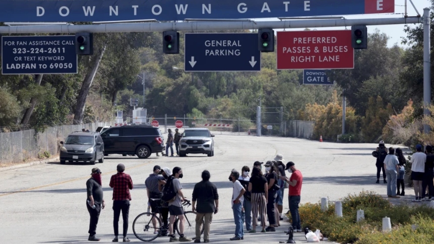 Los Dodgers de Los Ángeles –equipo de la Major League Baseball– impidieron el ingreso de agentes del Servicio de Inmigración y Control de Aduanas (ICE) a su estadio la mañana de este jueves, 19 de junio. 