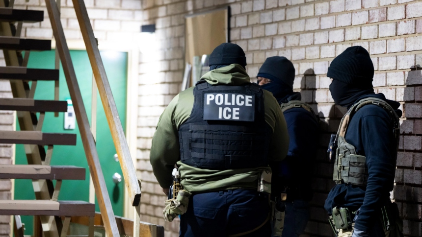 En mayo, las autoridades de EEUU llevaron a cabo una operación de gran escala en Massachusetts, resultando en la detención de 1.461 migrantes indocumentados.  