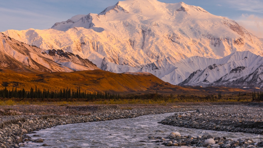 El mundo del montañismo se viste de luto tras la trágica muerte de Alex Chiu, un escalador de Seattle que perdió la vida al caer más de 3.000 pies (914 metros) en el glaciar Peters, ubicado en el Monte McKinley (Denali), Alaska (EEUU), la montaña más alta de Norteamérica.  