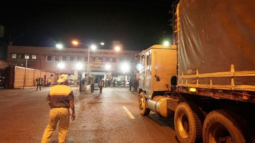 El gremio empresarial del estado Táchira advirtió que el cierre nocturno que se hace diariamente en la frontera colombo-venezolana, disminuye la "potencialidad" del comercio binacional a la mitad.
