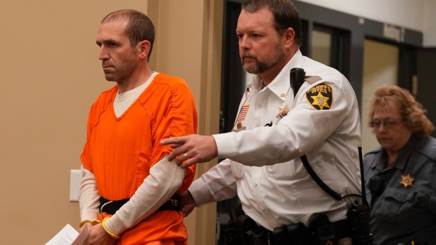 En un caso que parece sacado de una novela de suspenso, Ryan Borgwardt, un padre de tres hijos de Wisconsin (EEUU), fue sentenciado a 89 días de cárcel tras fingir su propia muerte durante el mismo número de días.  