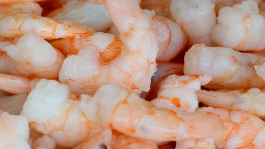 La Administración de Alimentos y Medicamentos de Estados Unidos (FDA, por sus siglas en inglés) emitió una advertencia urgente sobre la posible contaminación radiactiva en camarones congelados vendidos en tiendas Walmart.  