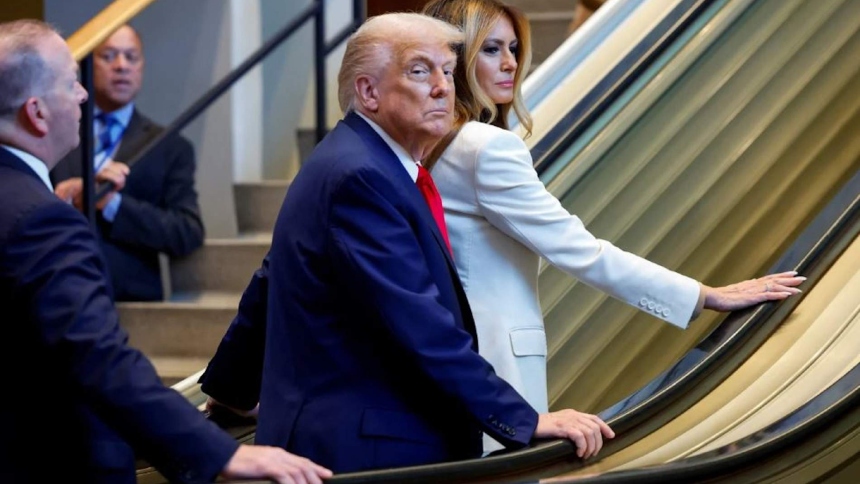 Durante la reciente asistencia del presidente de los Estados Unidos Donald Trump a la sede de la Organización de las Naciones Unidas (ONU) en Nueva York, en el marco de la Asamblea General, un inesperado incidente con una escalera mecánica captó la atención de medios y funcionarios.  