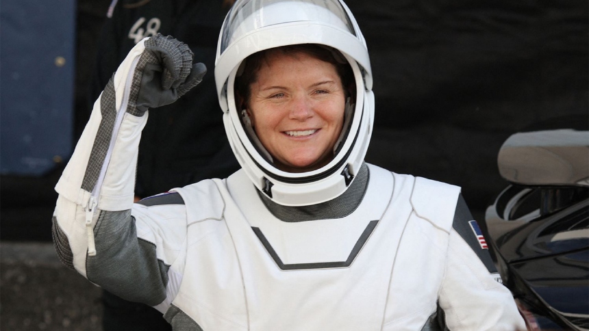 La astronauta Anne McClain fue exonerada de la primera acusación de delito en el espacio. Resultó ser una denuncia falsa. Su expareja admitió haber mentido, cerrando un capítulo inédito en la historia judicial y espacial. 