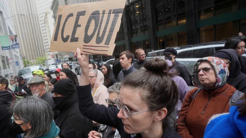 VIDEO: Protestaron e hicieron barricadas por presencia de agentes del ICE en el barrio chino de Nueva York