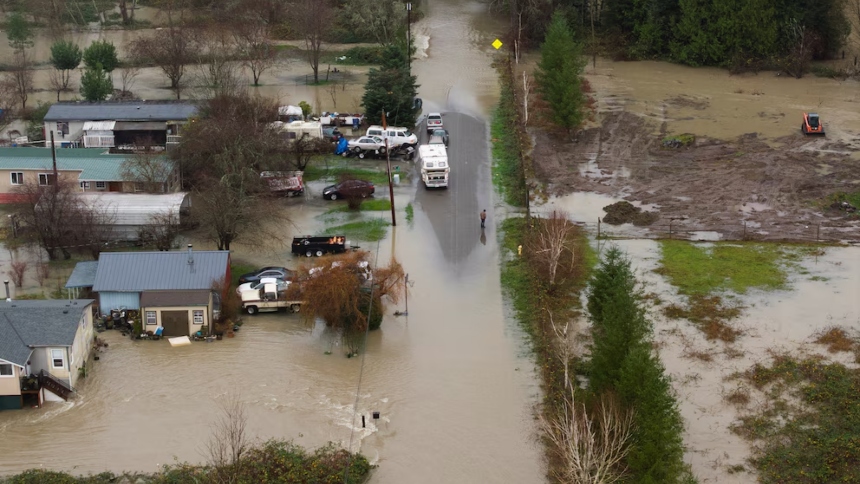 Las intensas lluvias que azotan el oeste de Washington (EEUU) desde principios de semana han generado un aumento sin precedentes en los niveles de los ríos, obligando a las autoridades a ordenar evacuaciones masivas en distintas localidades.  