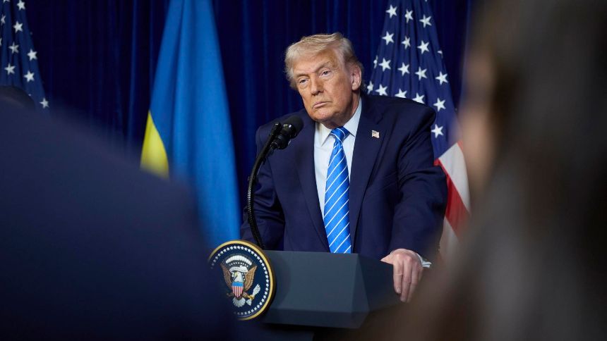 Trump dijo que EEUU destruyó una «gran instalación de donde salen los barcos con narcóticos»