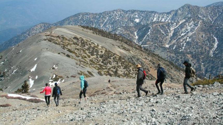 El espeluznante destino de tres excursionistas que subieron a la montaña más alta de Los Ángeles