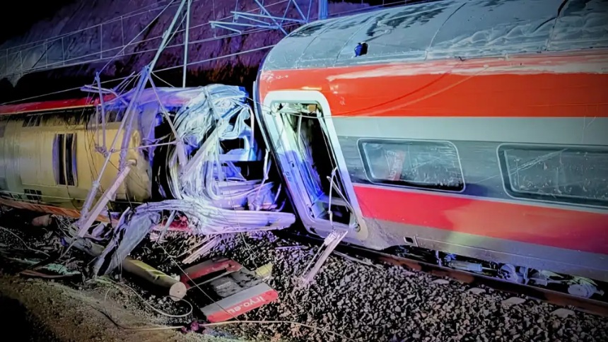 VIDEO: Al menos 10 fallecidos y 25 heridos dejó el descarrilamiento de dos trenes en España
