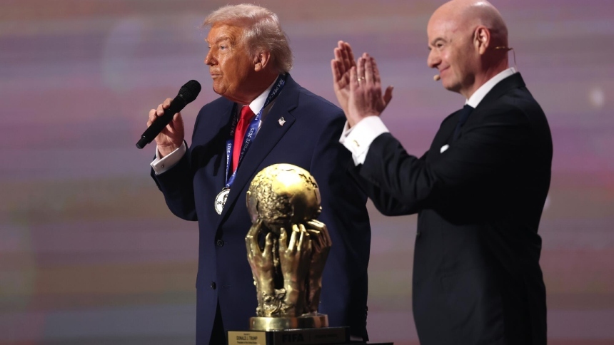 La presencia del presidente de la FIFA, Gianni Infantino, en la primera reunión de la Junta de Paz convocada por el presidente de los Estados Unidos, Donald Trump, generó un inesperado revuelo político y mediático.  