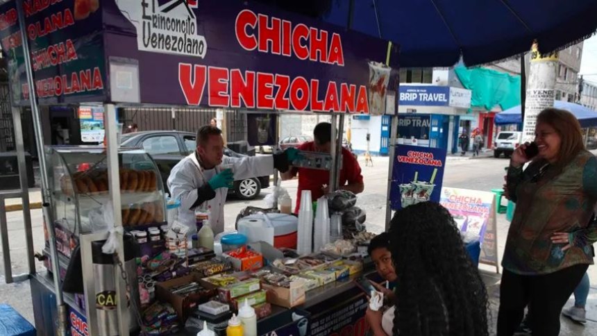 El preocupante porcentaje de venezolanos residentes en Perú que trabajan en la informalidad