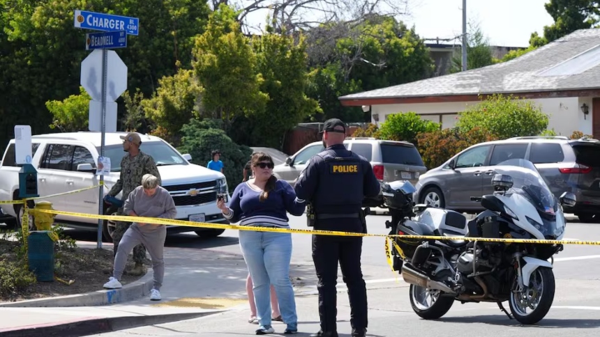 Los dos sospechosos, de 17 y 18 años, de matar a tres personas en la mezquita más grande de San Diego (California) compartían un «odio generalizado» hacia diferentes religiones y razas y habían tenido fácil acceso a armas, informaron este martes, 19 DE mayo, las autoridades tras el hallazgo de un perturbador escrito o manifiesto. 
