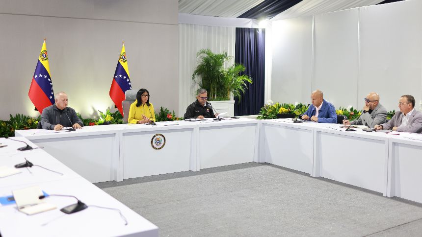 Delcy Rodríguez evalúa con gobernadores el sistema eléctrico tras el "hito en la demanda"