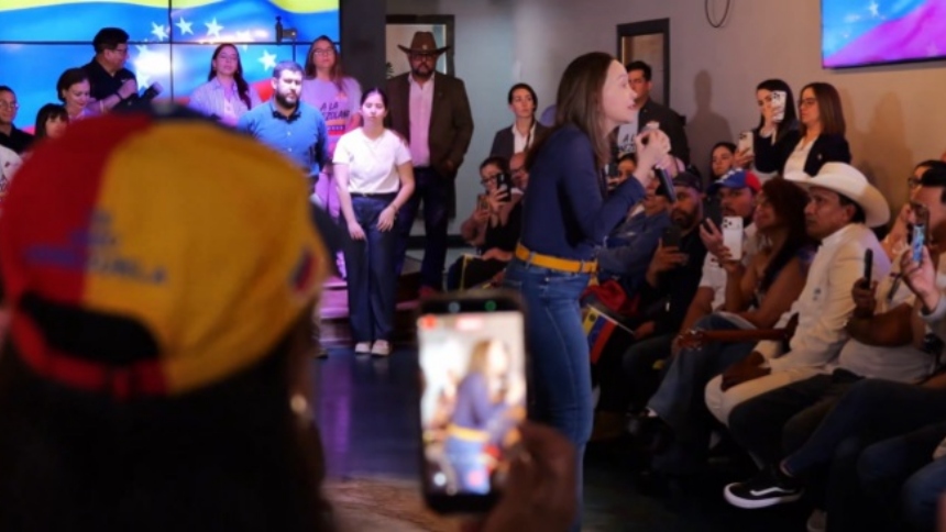 María Corina Machado, líder opositora y Premio Nobel de la Paz, envió un emotivo mensaje a la diáspora venezolana tras un encuentro en Washington, donde destacó el sacrificio, la resiliencia y esperanza de regreso de miles de migrantes que actualmente viven y trabajan en Estados Unidos. 