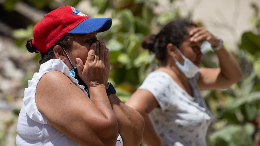 "Ya no hay nada para nosotros" en La Guaira, el lamento tras doble terremoto en Venezuela
