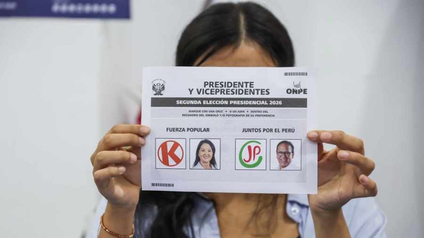 Perú vota para elegir entre Fujimori y Sánchez a su noveno presidente en diez años