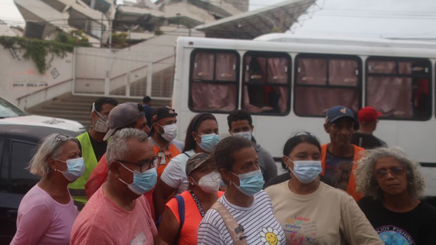 VIDEO: Familiares de personas desaparecidas bajo los escombros denuncian impedimentos en las labores de búsqueda