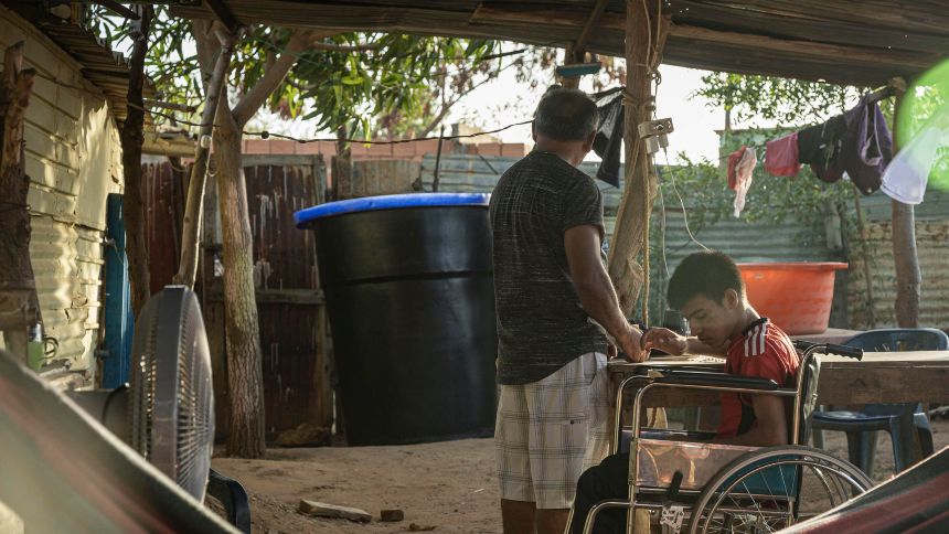 De Caracas a Maracaibo: el trauma por el terremoto fuerza a familias a migrar