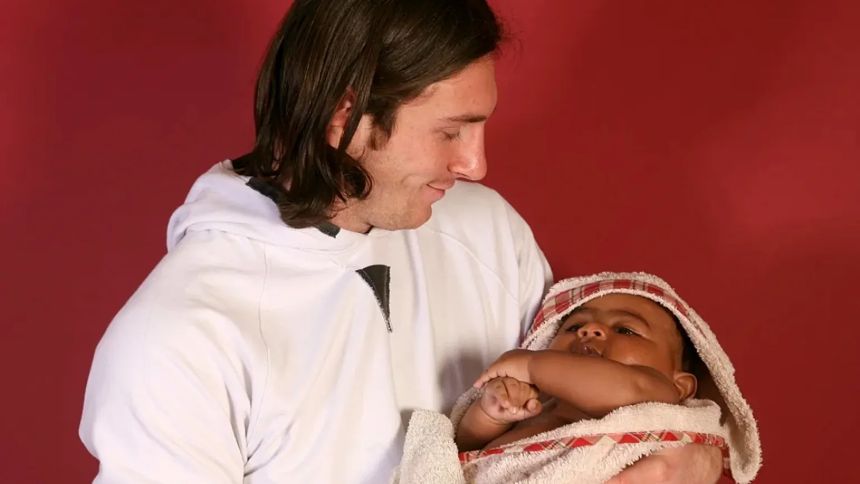 Lamine Yamal cumple sueño y jugará final contra Messi casi 19 años después de icónica foto