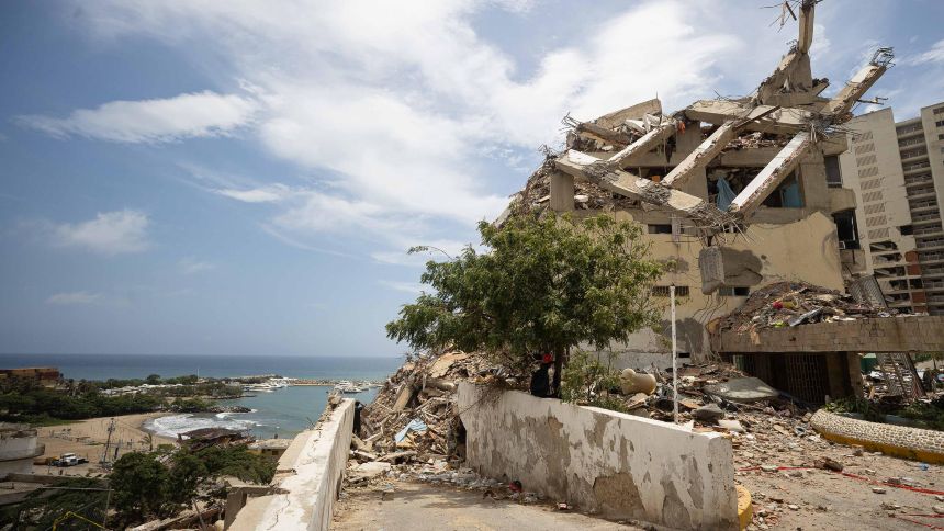 Familias piden no demoler los edificios sin sacar los cuerpos tras terremotos