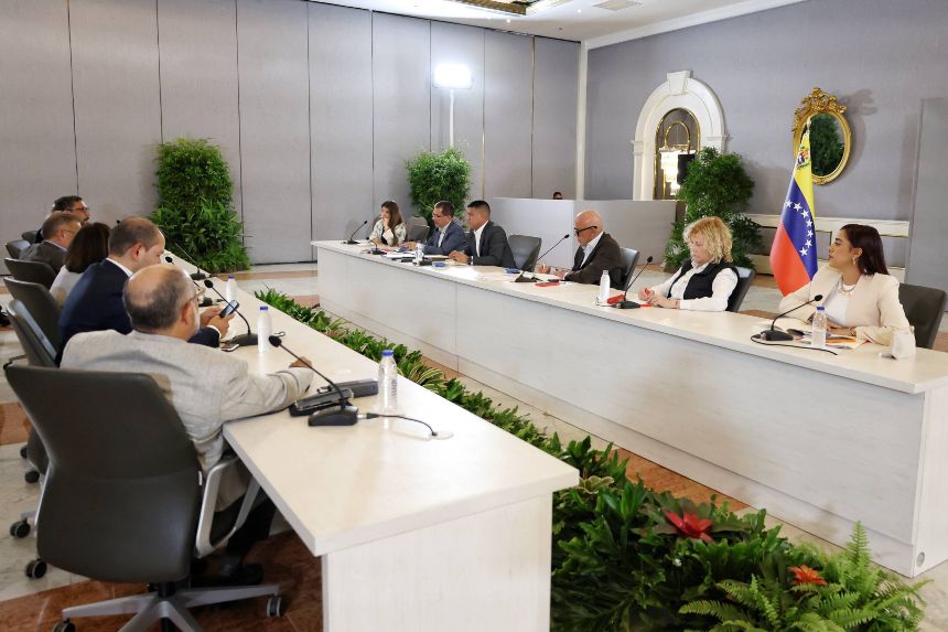FOTOS | "Continúan conversaciones": Gobierno y oposición conversaron por segundo día consecutivo de cara a la transición