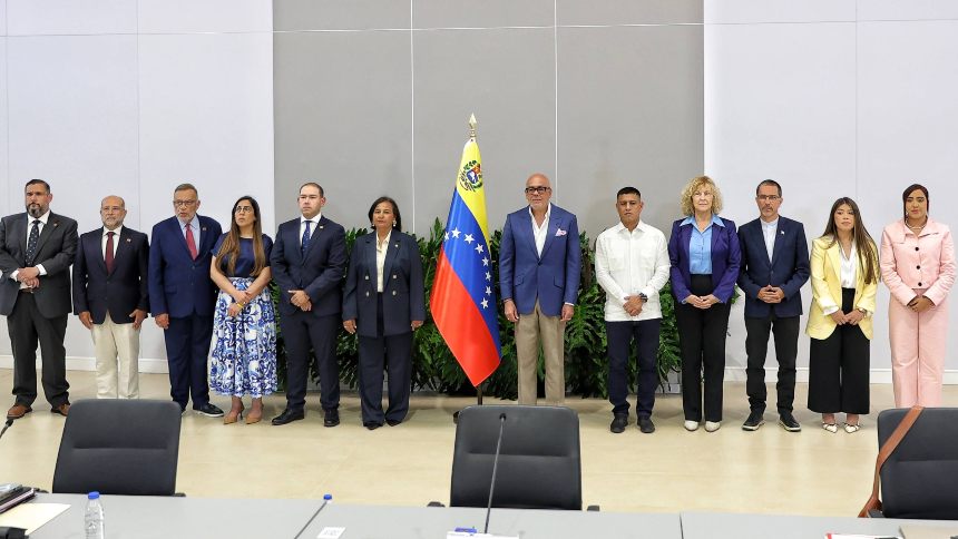 FOTOS: Jorge Rodríguez anunció inicio de diálogo nacional con la AN 2015