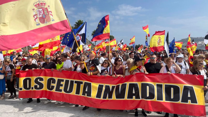 VIDEO: Más de mil personas en Ceuta marcharon a la frontera con Marruecos para realizar esta exigencia