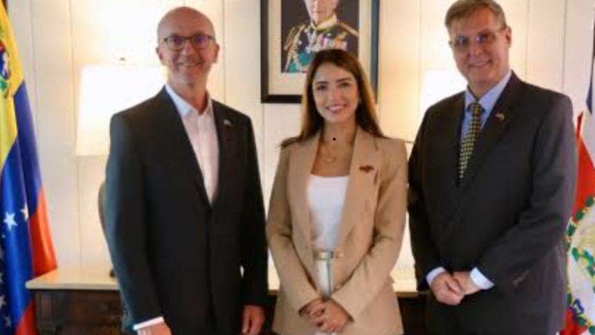 La ministra Daniella Cabello y el encargado de negocios de la embajada del Reino Unido en Caracas, Colin Dick, sostuvieron un encuentro.