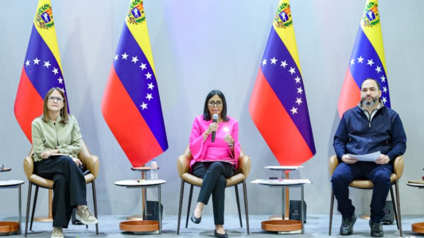 Delcy Rodríguez dijo que la inversión petrolera será de 76 millones en cinco años. Foto cortesía Prensa Presidencial