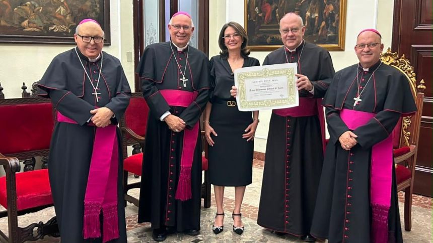 Filomena Petrucci suma un nuevo hito a su trayectoria artística con la Medalla Benemerenti